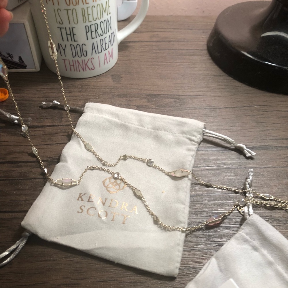 Kendra Scott necklace